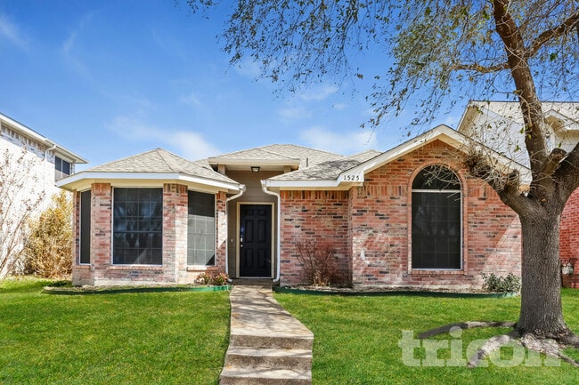 Building Photo - 1525 Juniper Ln