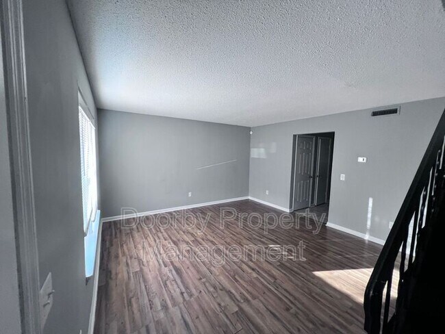 Foto del edificio - 3231 Castle Ave