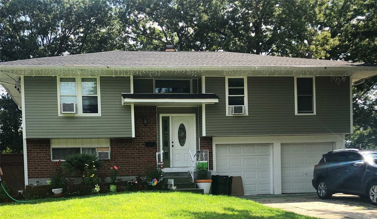 43 Lloyd Dr, Brentwood, NY 11717 Apartment for Rent in Brentwood, NY