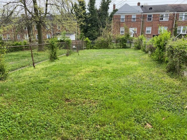 Foto del edificio - 1651 E Cold Spring Ln