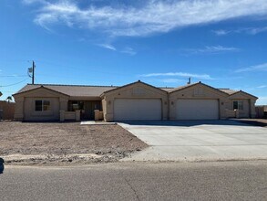 Building Photo - 2380 Palisades Dr