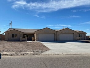 Building Photo - 2380 Palisades Dr