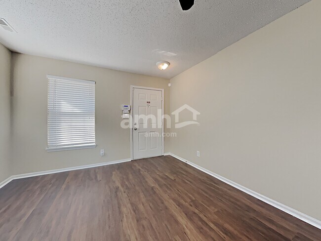Foto del edificio - 3725 Laurel Cherry Lane