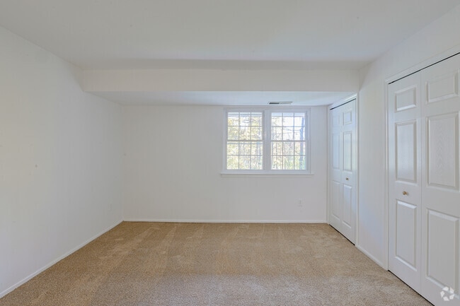 2 habitaciones, 1 baño - 782 pies cuadrados - Dormitorio principal - Lamplight Village Apartments