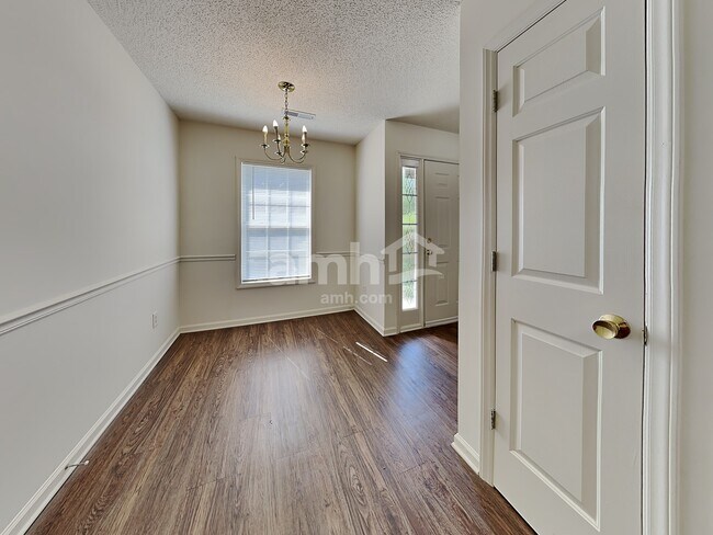 Building Photo - 5815 Regent Village Drive