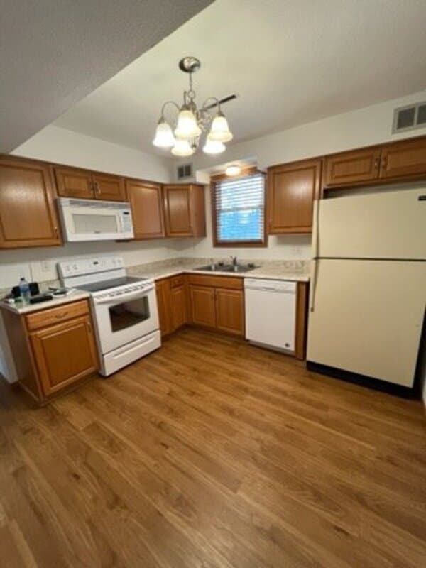 4922 SW 14th St, Des Moines, IA 50315 Condo for Rent in Des Moines, IA