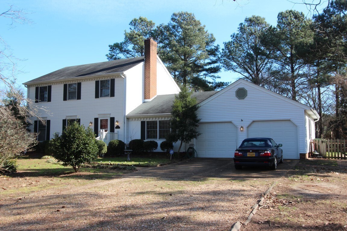 Primary Photo - Hayes 2 story Powhatan Chimney