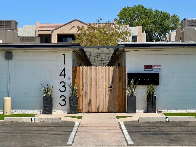 Foto del edificio - 1433 S Kenneth Pl