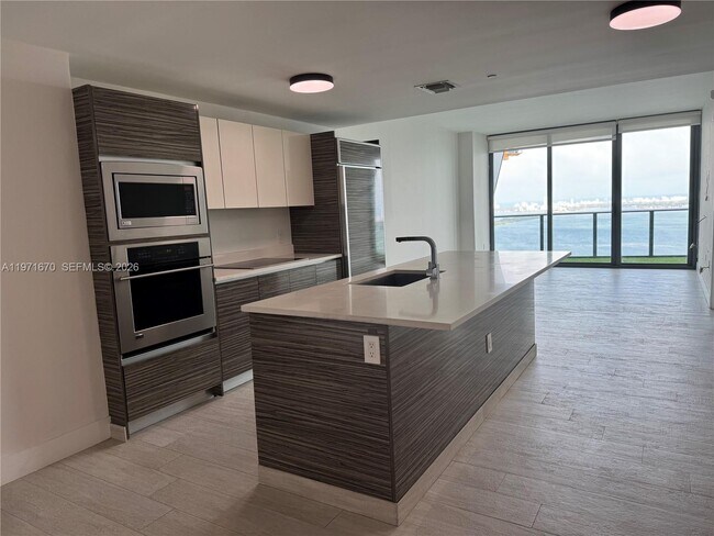 Foto del edificio - 460 NE 28th St