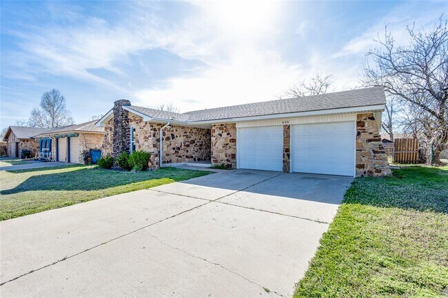 Foto del edificio - 645 Lloyd Ave