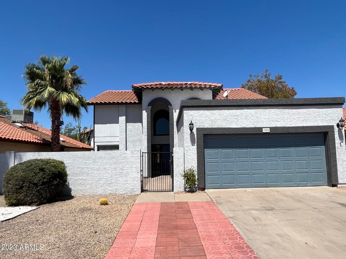 Primary Photo - 2040 S Paseo Loma