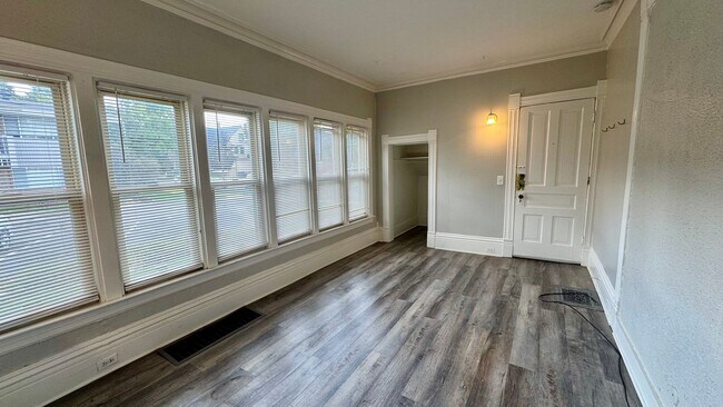 Foto del edificio - 324 Prospect Ave NE