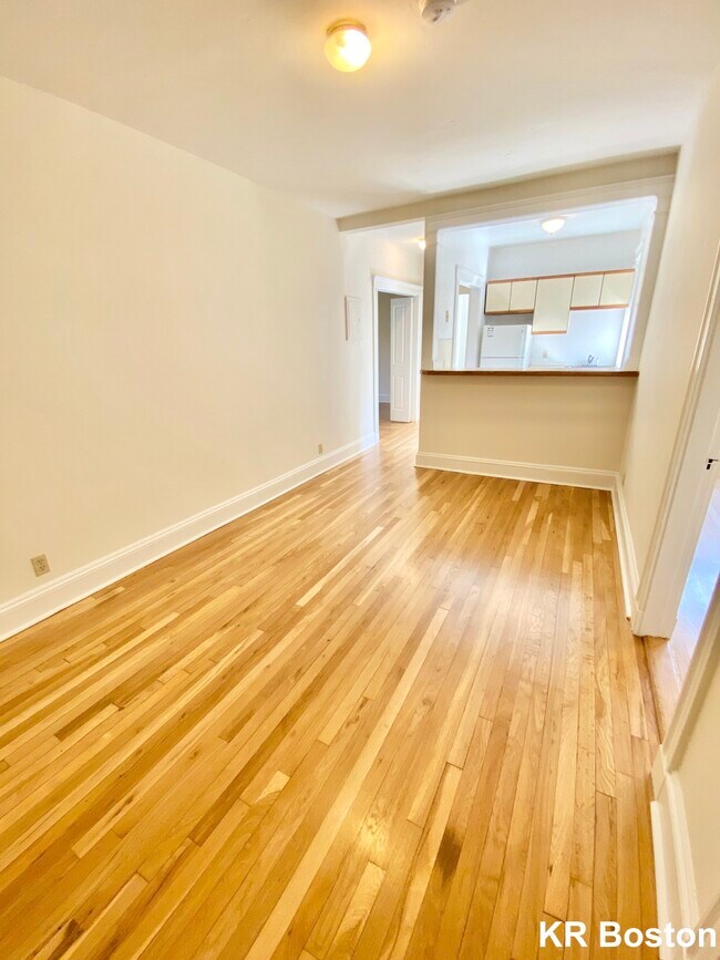 Building Photo - 9 Mellen St