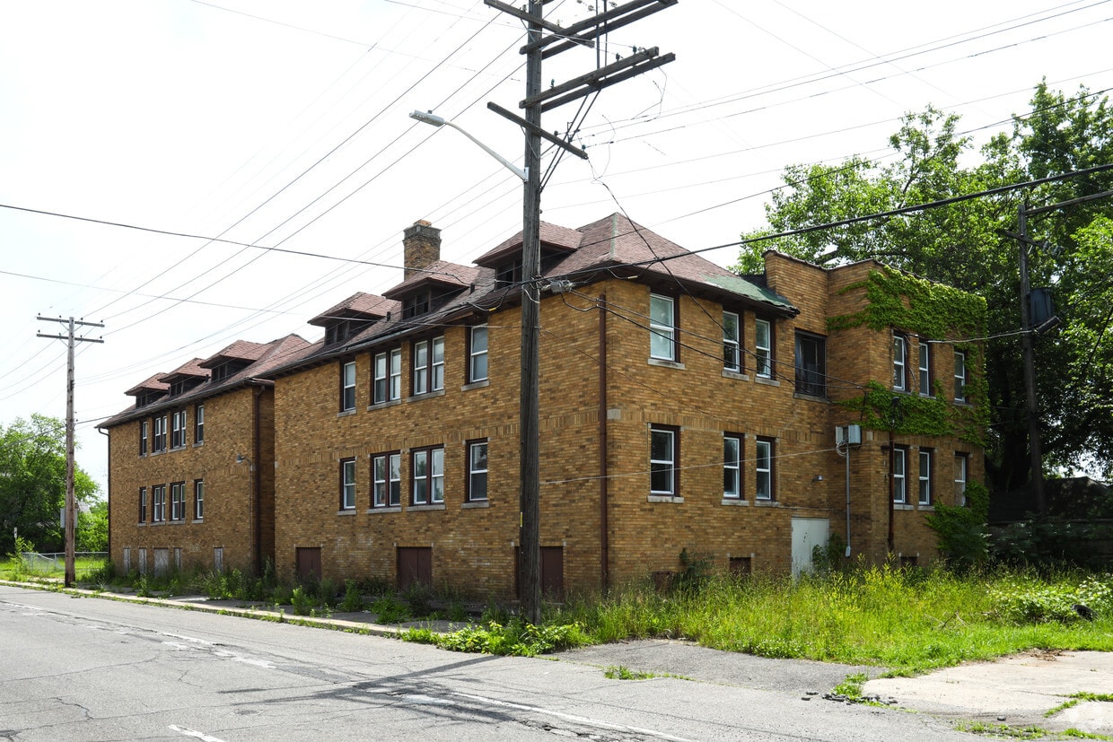 Building Photo - Lakewood Apartments
