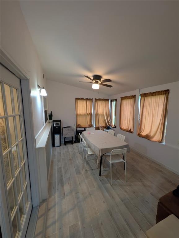 Foto del edificio - 3221 Bobolink Dr
