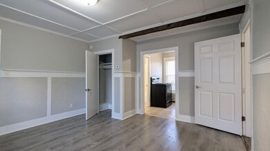 Building Photo - 2 Silver Pl