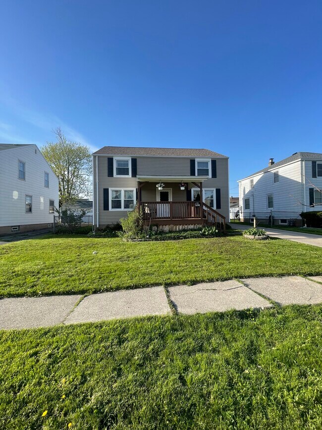 Building Photo - 345 Shepard Ave