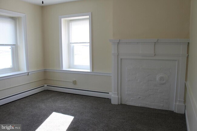 Building Photo - 212 N 2nd St