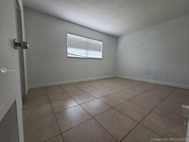 Building Photo - 400 NW 65th Ave