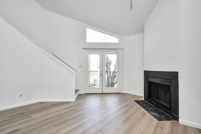 Foto del edificio - 10855 Meadowglen Ln