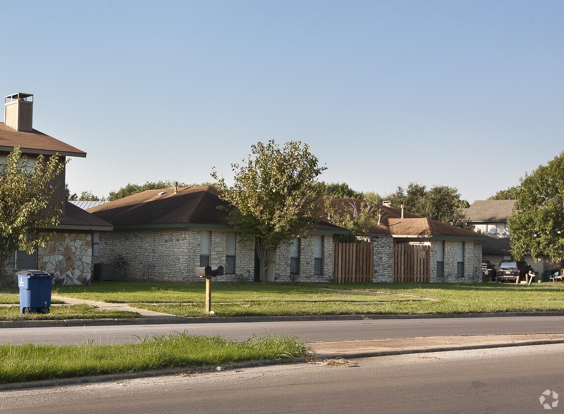 Building Photo - Peppertree Pkwy.