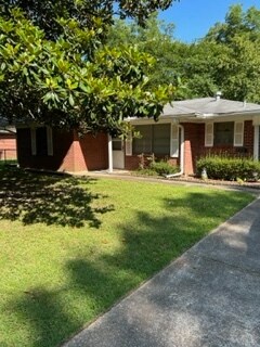 Building Photo - 215 Rosewood Dr