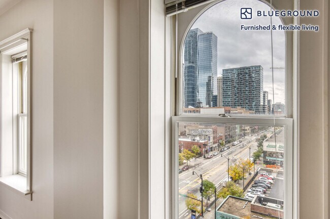 Foto del edificio - 30 E Roosevelt Rd