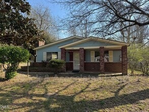 Building Photo - 1120 Savannah Dr