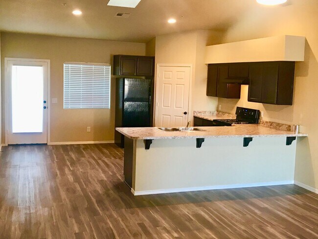 Foto del edificio - New  3 Bed. 2Ba. Condo