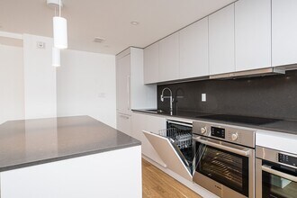 Building Photo - 150 The Donway W