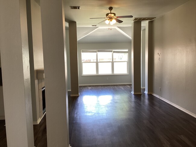 Foto del edificio - 1613 Brittany Ln