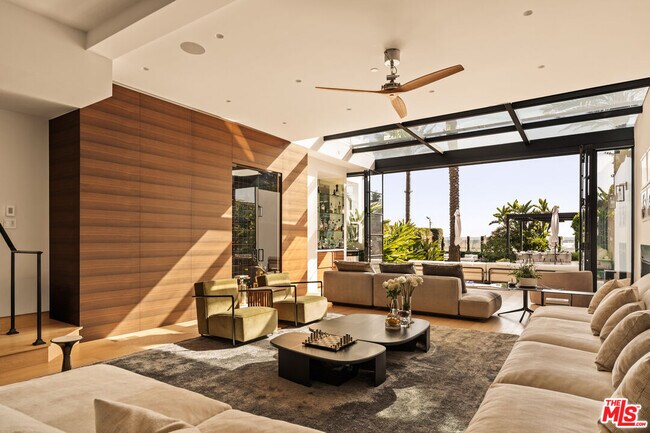 Foto del edificio - 972 Palisades Beach Rd