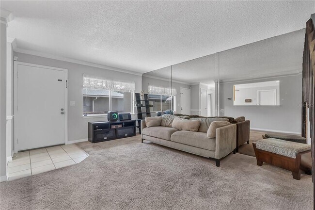 Foto del edificio - 4682 Pheasant Run Dr
