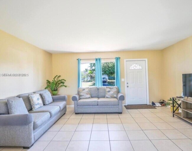 Foto del edificio - 250 SW Homeland Rd