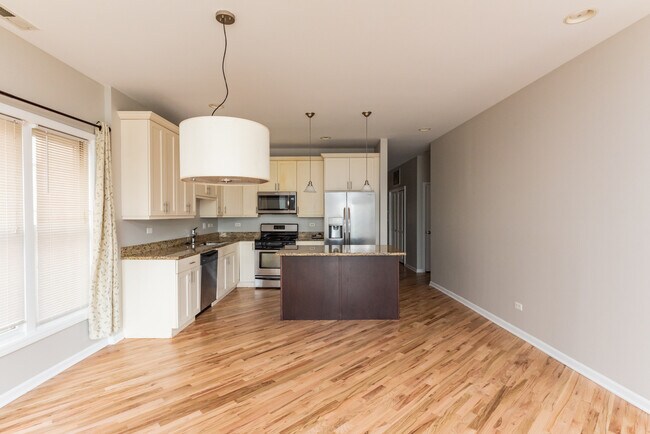 Building Photo - 2130 W Touhy Ave