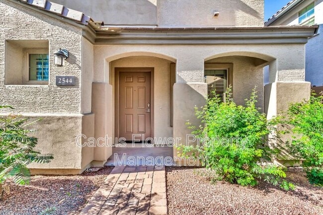 Building Photo - 2544 E Vermont Dr