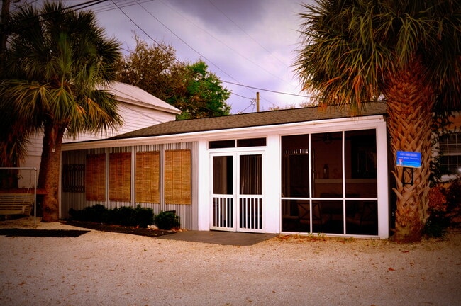 Building Photo - 202 2nd Ave