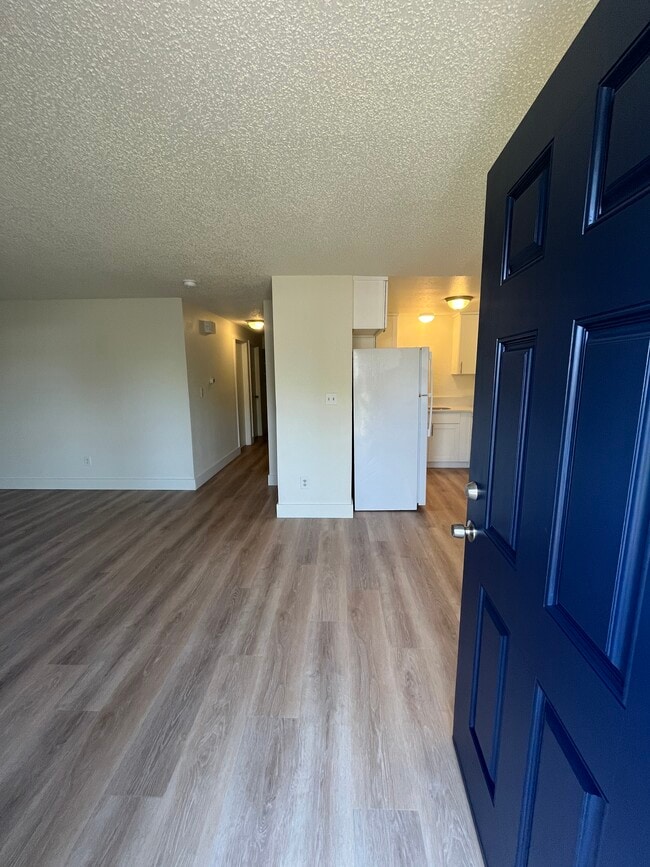 Building Photo - 415 SE Lacreole Dr