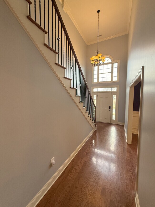 Building Photo - 118 Crystal Lake Dr