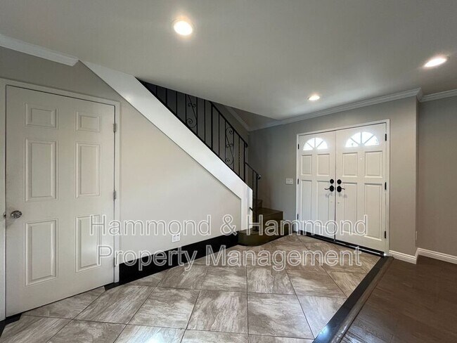 Foto del edificio - 10436 Amestoy Ave