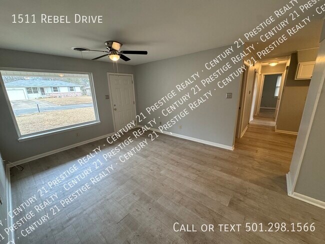 Foto del edificio - 1511 Rebel Dr