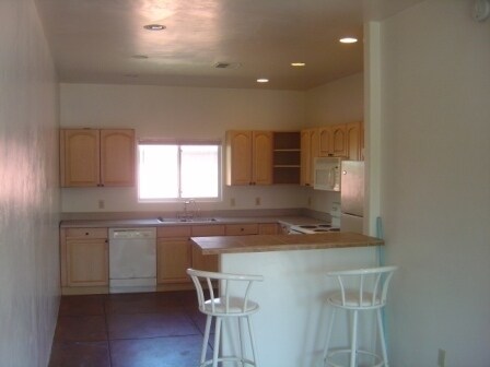 Building Photo - 2401