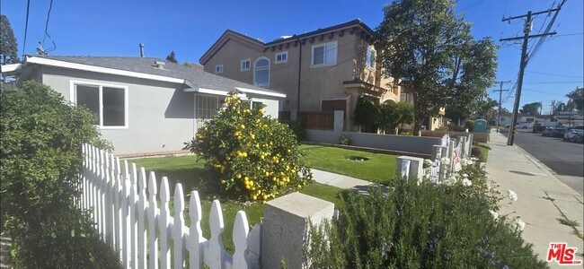 Building Photo - 2221 Bataan Rd