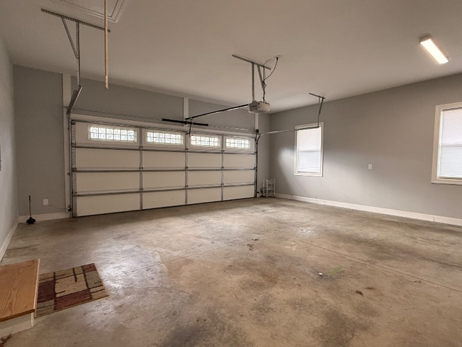 Building Photo - 445 Farmer Cir