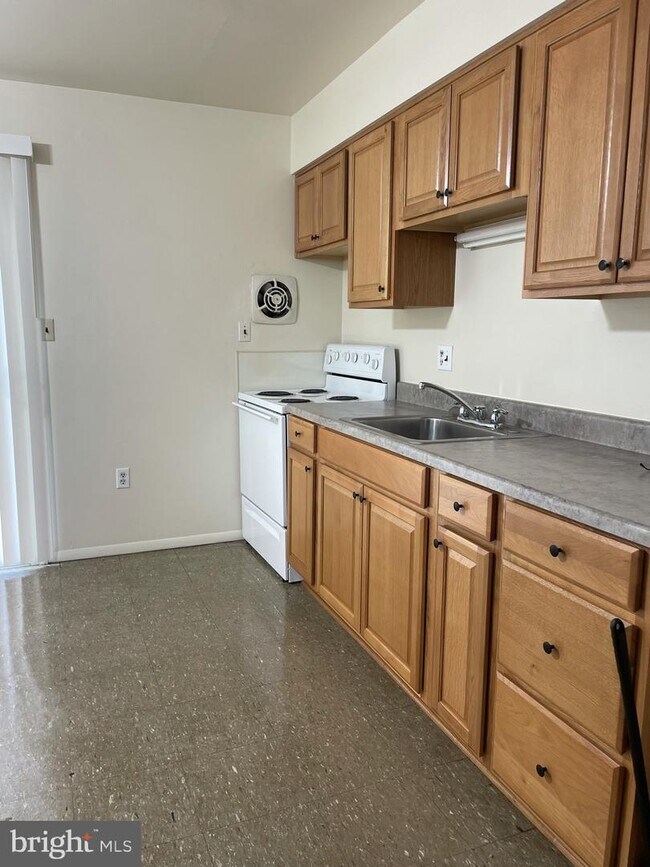 Building Photo - 3055 Michael Dr