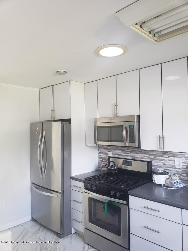 Foto del edificio - 240 Castlewall Ave