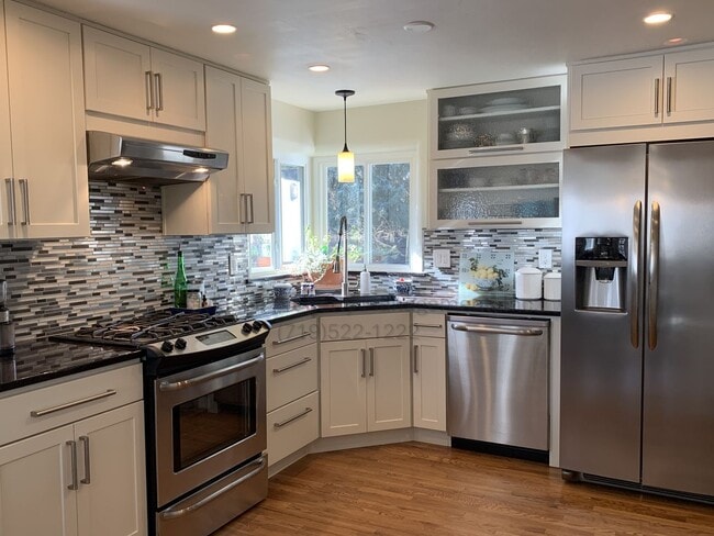 Building Photo - Updated 3 Bedroom Rancher in Middle Shooks...
