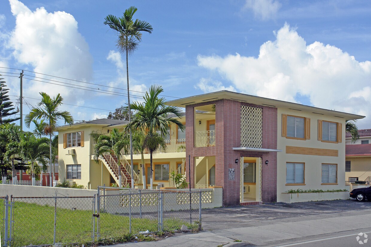 Primary Photo - 4440 W Flagler St