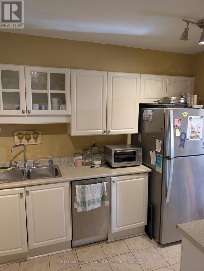 Photo du bâtiment - 85 Emmett Ave