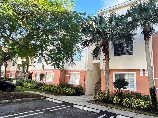 Foto del edificio - 9845 Baywinds Blvd